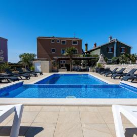 Family-friendly apartments with swimming pool Valbandon, Fazana - 2201, hotel Štinjanban