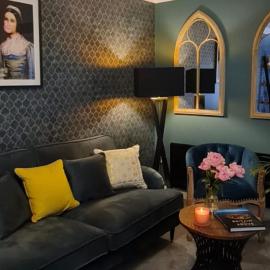 Stylish Scottish House with garden & parking
