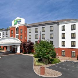 Holiday Inn Express & Suites Knoxville-Clinton by IHG, מלון בClinton