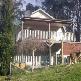 Pinnacle View Lodge or Treetops Lockoff Apartment in Merrijig at base of Mt Buller, hotel a Merrijig