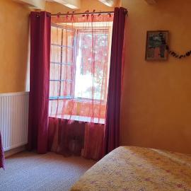La Maison prés du ruisseau Chambre jaune, hotell sihtkohas Fenioux