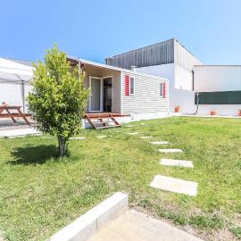 Vita Portucale ! Country House with Garden、シャルネカのホテル