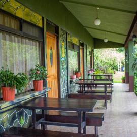 Cabinas las Manzanas Bed y Breakfast، فندق في Copey