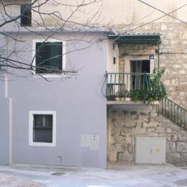 Apartments with parking space Omis - 4327, hotell i Omiš