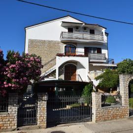 Apartments with WiFi Sveti Filip i Jakov - Biograd - 4299, hotel in Sveti Filip i Jakov