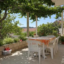 Apartments with parking space Lumbarda, Korcula - 4473, hotel in Lumbarda