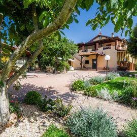 I Lecci Guesthouse، فندق في سان فيليس سيرسيو