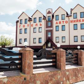 Братіслава Тернопіль, hotel a Petrikov