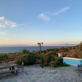 Pines & Sea Studio, hotel di Áyioi