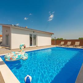 Holiday Home LUX ****, hotel di Benkovac