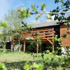 Chalet HEUREux, hotel in Somme-Leuze