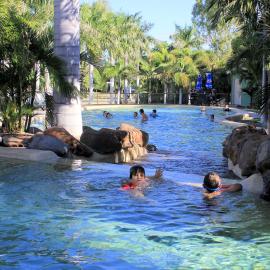 Aussie Outback Oasis Holiday Park, hotelli kohteessa Charters Towers
