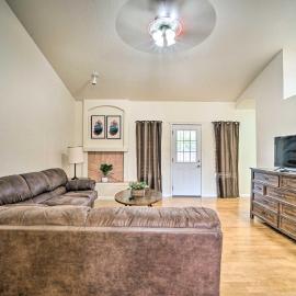 Convenient Las Cruces Home w/ Patio & Grill!