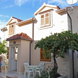 Apartments with parking space Supetar, Brac - 6037, hotel in Supetar