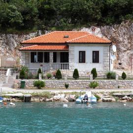 Seaside holiday house Plomin Luka, Labin - 7466, hotel di Plomin