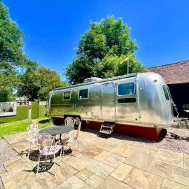 Airstream at Hardham West Sussex Sleeps 4, hotel in Pulborough