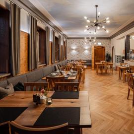 Hotel Zu den Drei Kronen, hotelli kohteessa Donauwörth