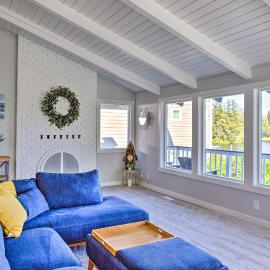 Lakeside Lacey Gem w/ Sauna + Private Dock, hotel Laceyben