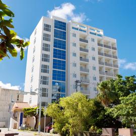 Hotel Peace Island Miyakojima Shiyakusho Tori – hotel w mieście Miyako-jima
