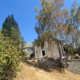 Maison de village avec terrasse et jardin Saint Urcize, hotel i Saint-Urcize