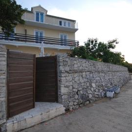 Apartments Kraj, Tratica Beach