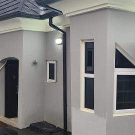 Modern & Cheerful 2 Bedroom Villa, Alagbaka, hotel na destinaciji Akure
