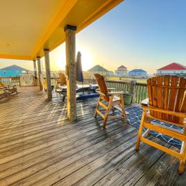 Laidback, Spacious Luxury with Hot Tub, Fully Stocked and Private Beach Access, hotel in Bolivar Peninsula
