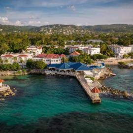Lush Tropical apartment located in a 4-star resort, hotel a Runaway Bay
