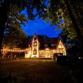Panketo Lodge & Yoga Studio، فندق في هاكوبا