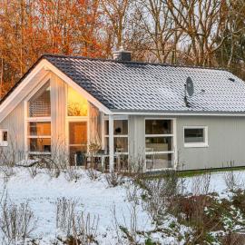Nice Home In Krems Iiwarderbrück With Sauna