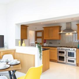 Central Ashford Stay - Contractors & Families Welcome - Free Parking