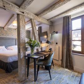 Logis Hôtel-Restaurant du Mouton โรงแรมในรีโบวิลเล
