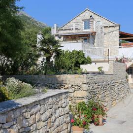 Family-friendly apartments with swimming pool Kuciste - Perna, Peljesac - 10143, hotell i Kučište