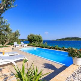 Seaside luxury villa with a swimming pool Cove Siroka, Ciovo - 11749