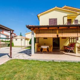 Apartments with parking space Vinez, Labin - 11851, hotel sa Labin