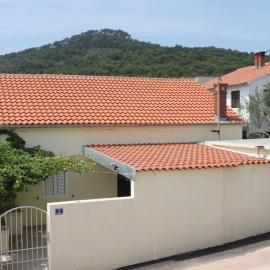 Seaside holiday house Preko, Ugljan - 12078, hotel v destinácii Preko