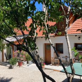 Gosztola Apartman Hidegség, hotel di Hidegség