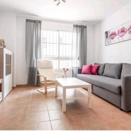 Apartamento con patio y piscina cerca de Sevilla, хотел в La Algaba