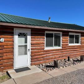 Cozy cabin #4 at Aspen Ridge Cabins