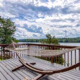 Live Luv Lake, Hot Tub, Private Boat Dock, WIFI,560 FREE tickets each paid day, hotelli kohteessa Dandridge