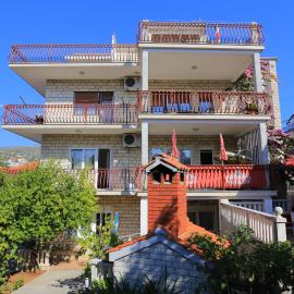 Apartments with parking space Seget Vranjica, Trogir - 12760