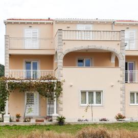 Apartments by the sea Lopud, Elafiti - 12910, hotel in Lopud