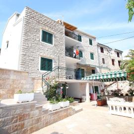 Apartments by the sea Bol, Brac - 13413
