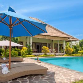Absolute Beach Front Villa, hotel din Umeanyar