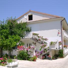 Apartments with parking space Palit, Rab - 14610
