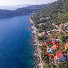 Seaside family friendly house with a swimming pool Karbuni, Korcula - 14776, hotel sa Prizba