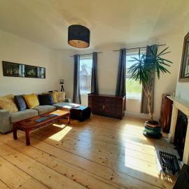 Sunny Apartment with a 10 minute walk to the Sea., viešbutis mieste Kent