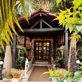 Chira Meadows Ecoresort, Dapoli, hotel u gradu Dapoli