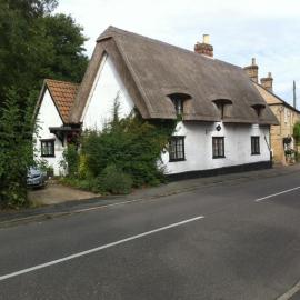 Quirky 18th Century Thatched Cottage, hotel em Great Staughton