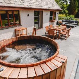 Loughrigg Cottage -private house with a hot tub, viešbutis mieste Amblsaidas